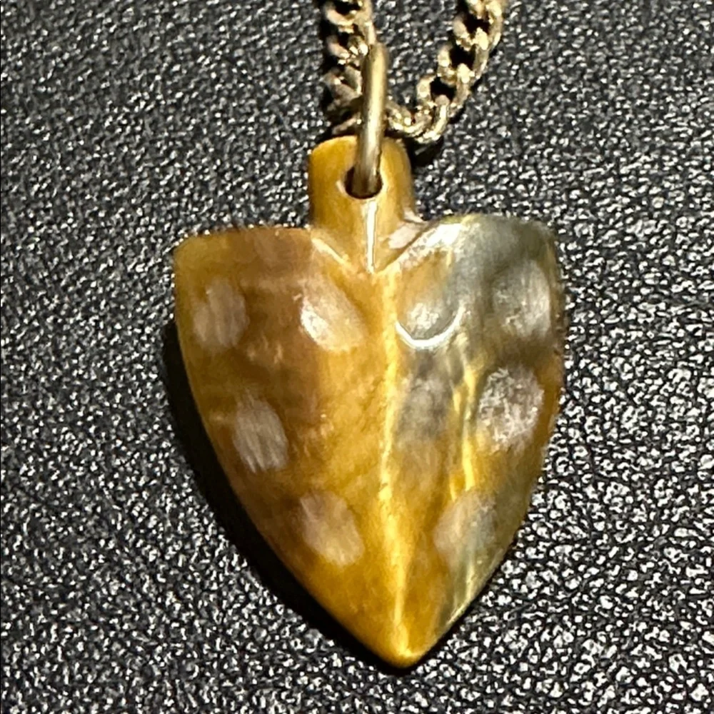 Avon 1981 Tiger Eye Arrowhead Gold Tone 20” Men’s Necklace